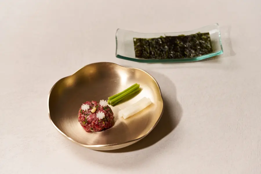 육화보옥 Hanwoo Tartare — 호화 별미 차림